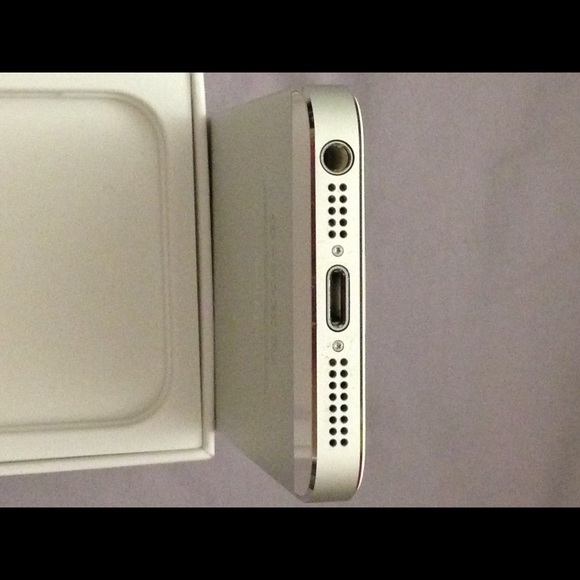 Used Apple iPhone 5 16GB Sprint (White/Silver) - Picture 2 of 3